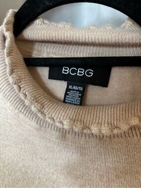 BCBG Women's Beige Crewneck Lightweight Knit